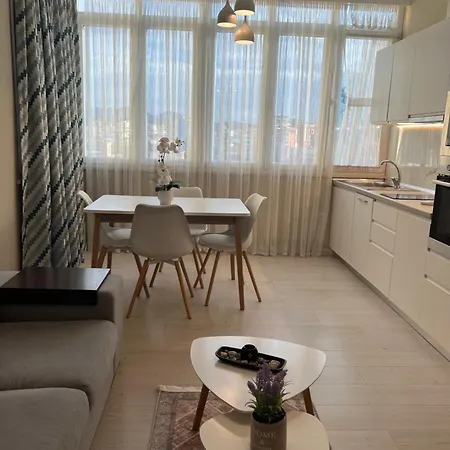 Grand New Bazaar * טיראנה