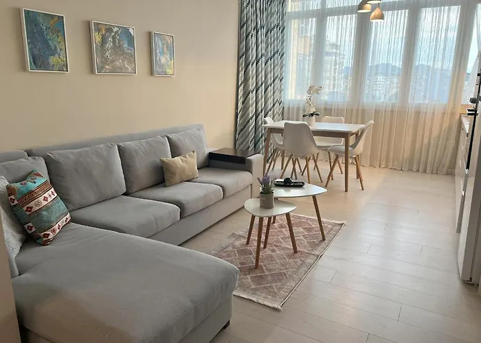 Grand New Bazaar * Tiran