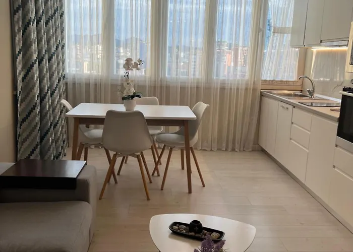 Grand New Bazaar * Tiran